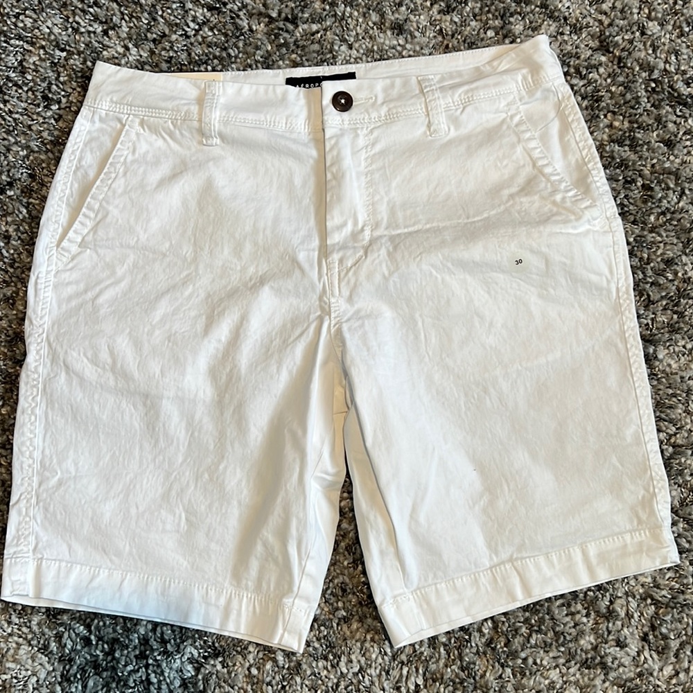 Aeropostale - Men’s white shorts, 30W/9.5 inseam